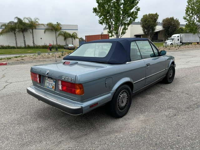BMW Série 3 - 325 I E30 CABRIOLET BOITE MECA v6